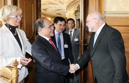 Chủ tịch Quốc hội Nguyễn Sinh Hùng hội đàm với Chủ tịch Hạ viện Thụy Sĩ