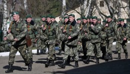 Ukraine triển khai thêm quân sát biên giới Nga