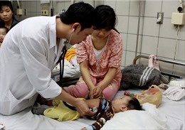 TP.HCM: Người già, trẻ em ùn ùn nhập viện do nắng nóng