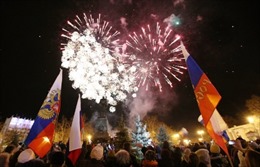 2.000 người biểu tình ở đông Ukraine đòi trưng cầu dân ý