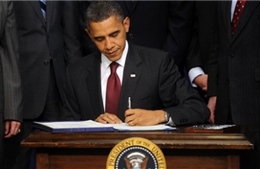 Mỹ ký luật viện trợ  Ukraine và trừng phạt Nga  