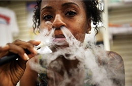 Báo động ngộ độc thuốc lá điện tử tại Mỹ