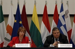 Ngoại trưởng EU kêu gọi hợp tác giảm căng thẳng Ukraine