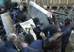 Người ủng hộ Nga chiếm tòa nhà chính quyền Kharkov 