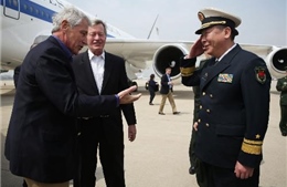 Bộ trưởng Quốc phòng Mỹ thăm tàu sân bay Trung Quốc 