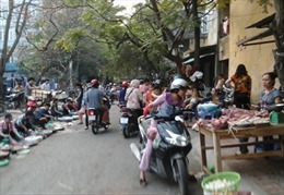 Loạn lấn chiếm vỉa hè tại Hà Nội