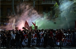 Biểu tình rầm rộ tại Pháp, Italy