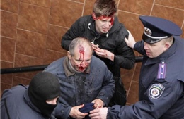 Bạo loạn miền đông Ukraine: Pháp, Anh, Trung kêu gọi kiềm chế
