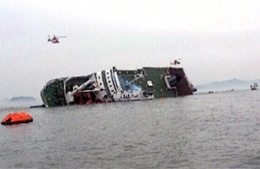 Đắm tàu chở 450 hành khách ở Hàn Quốc 