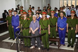 Bị cáo Nguyễn Đức Kiên cùng 8 đồng phạm hầu tòa