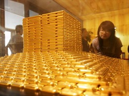 Giá vàng tụt xuống dưới 1.300 USD/ounce 