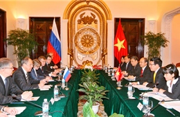 Phó Thủ tướng Phạm Bình Minh hội đàm với Ngoại trưởng Nga