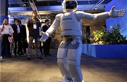 Honda ra mắt robot giống con người nhất từ trước tới nay 