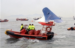 Hàn Quốc dốc toàn lực cứu nạn nhân chìm phà 