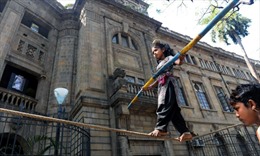 Trẻ em kiếm sống trên đường phố Mumbai