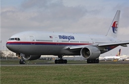 Nổ lốp, máy bay Malaysia Airlines hạ cánh khẩn cấp 