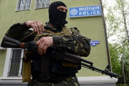 Ukraine nối lại chiến dịch chống khủng bố ở miền Đông 