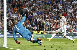 Benzema giúp Real Madrid thắng trong trận bán kết căng thẳng