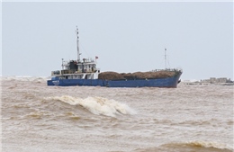 Cứu sống 4 ngư dân gặp nạn trên vùng biển Hà Tĩnh