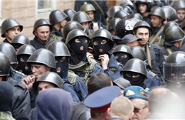 1.000 người chiếm trụ sở chính quyền Lugansk, Đông Ukraine