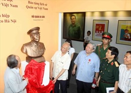 Dâng tặng tượng Đại tướng cho Bảo tàng Chiến thắng Điện Biên Phủ
