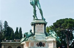 Tượng David của Michelangelo có nguy cơ đổ sụp