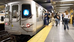 Tàu điện ngầm New York trật bánh, hàng chục người bị thương
