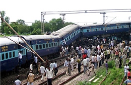 Tàu hỏa Ấn Độ trật bánh, 50 người bị thương