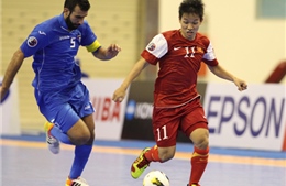 Chung kết Futsal châu Á: Tuyển Việt Nam lọt tứ kết