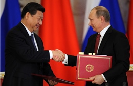 Trung Quốc bắt tay Nga bẻ cong &#39;trục&#39; của Mỹ