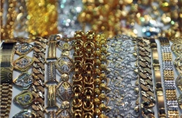 Vàng mất mốc 1.300 USD/ounce do căng thẳng Ukraine giảm nhiệt