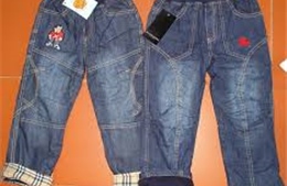 Australia thu hồi quần jeans do lo nguy cơ gây ung thư