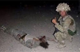 Anh điều tra vụ binh sĩ chụp ảnh bên xác chiến binh Taliban 
