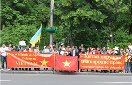 Người Việt tại Ukraine tuần hành phản đối Trung Quốc
