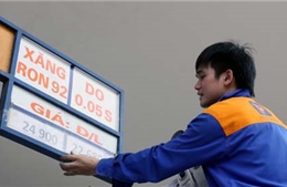 Bộ Tài chính ghìm xăng dầu tăng giá