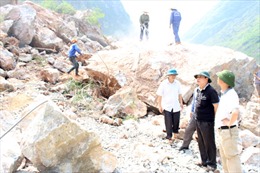 Khẩn trương tìm kiếm nạn nhân vụ sạt lở núi ở Hà Giang 