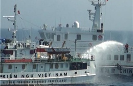 Tàu cá giả dạng Trung Quốc tiếp tục ngăn cản tàu Việt Nam chấp pháp