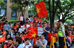 Người Việt tuần hành trước sứ quán Trung Quốc tại Rome