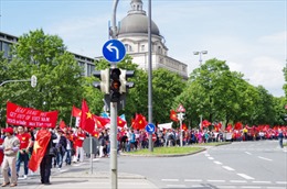 Người Việt tại Đức biểu tình mạnh mẽ phản đối Trung Quốc