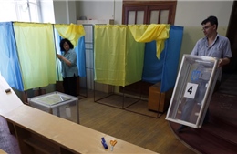 Cử tri Ukraine bắt đầu đi bầu tổng thống 