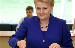 &#39;Bà đầm thép&#39; Dalia tái đắc cử Tổng thống Litva