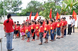 Trẻ em Việt kiều tại Campuchia đón Tết Thiếu nhi
