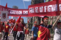 Người Việt tại Canada biểu tình phản đối Trung Quốc