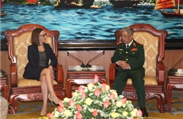 Thượng tướng Nguyễn Chí Vịnh tiếp Trợ lý Bộ trưởng Quốc phòng Hoa Kỳ