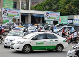 Hà Nội xử lý taxi gây mất trật tự trước bệnh viện