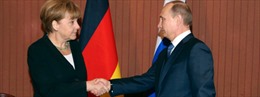 Lãnh đạo Đức - Nga lạnh mặt nhìn nhau