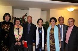 Phó Chủ tịch nước Nguyễn Thị Doan gặp cộng đồng tại Pháp