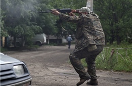 Ukraine: Slavyansk bị pháo kích bằng tên lửa Grad