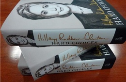 Bà Clinton nói gì về Nga, Trung Quốc trong cuốn hồi ký mới?