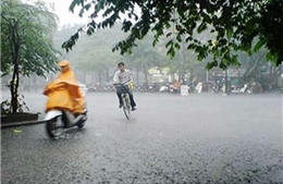 Áp thấp nhiệt đới có thể mạnh thêm, Hà Nội mưa dông